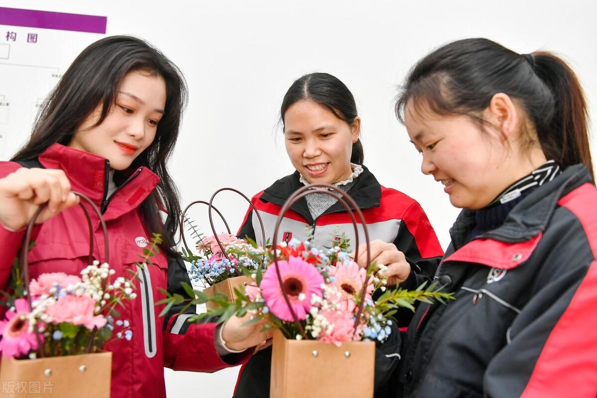退休年齡調(diào)整政策下的夕陽夢，老李與他的朋友們的故事